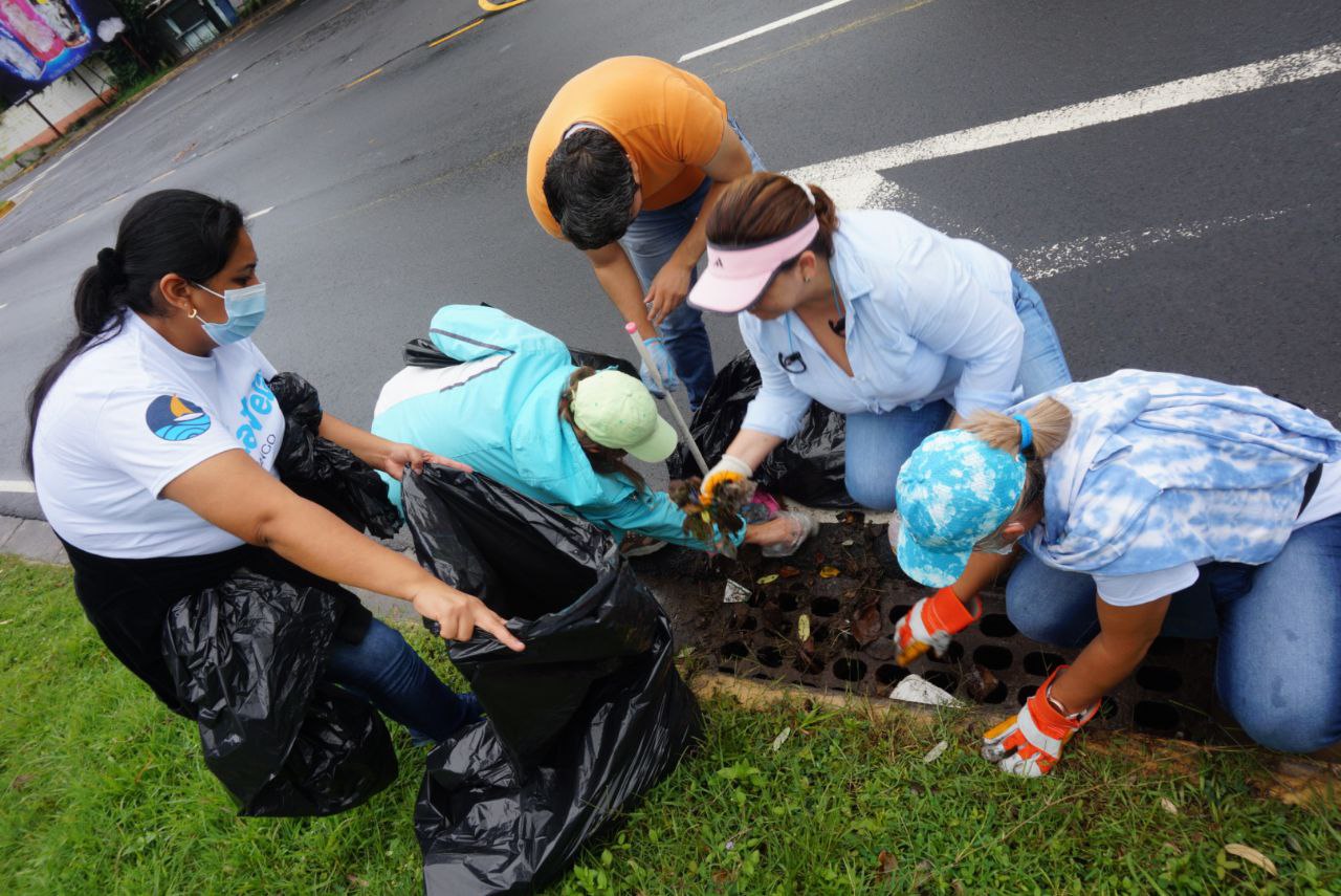 Ilopango realiza mega jornada de limpieza en múltiples puntos estratégicos del municipio ilopango-realiza-mega-jornada-de-limpieza-en-multiples-puntos-estrategicos-del-municipio